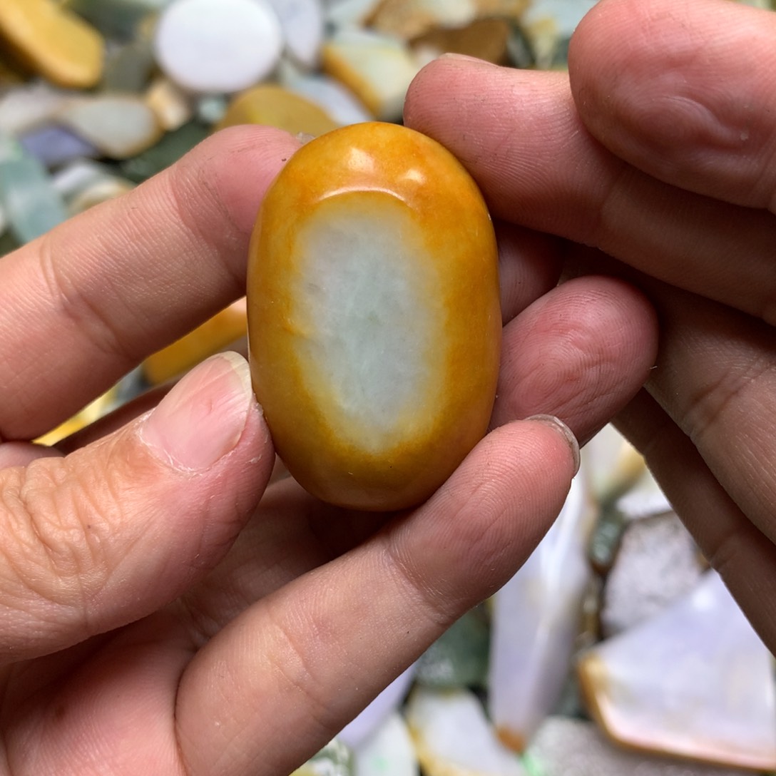 翡翠颈饰未镶嵌天然翡翠