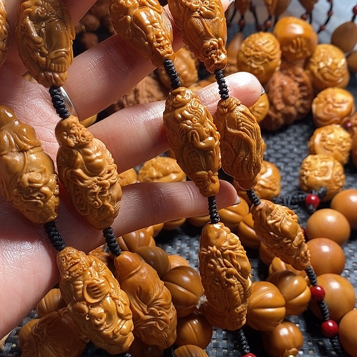 吊坠橄榄核骑兽罗汉