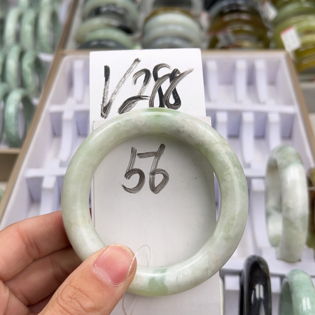 岫玉手镯未镶嵌天然岫玉微瑕