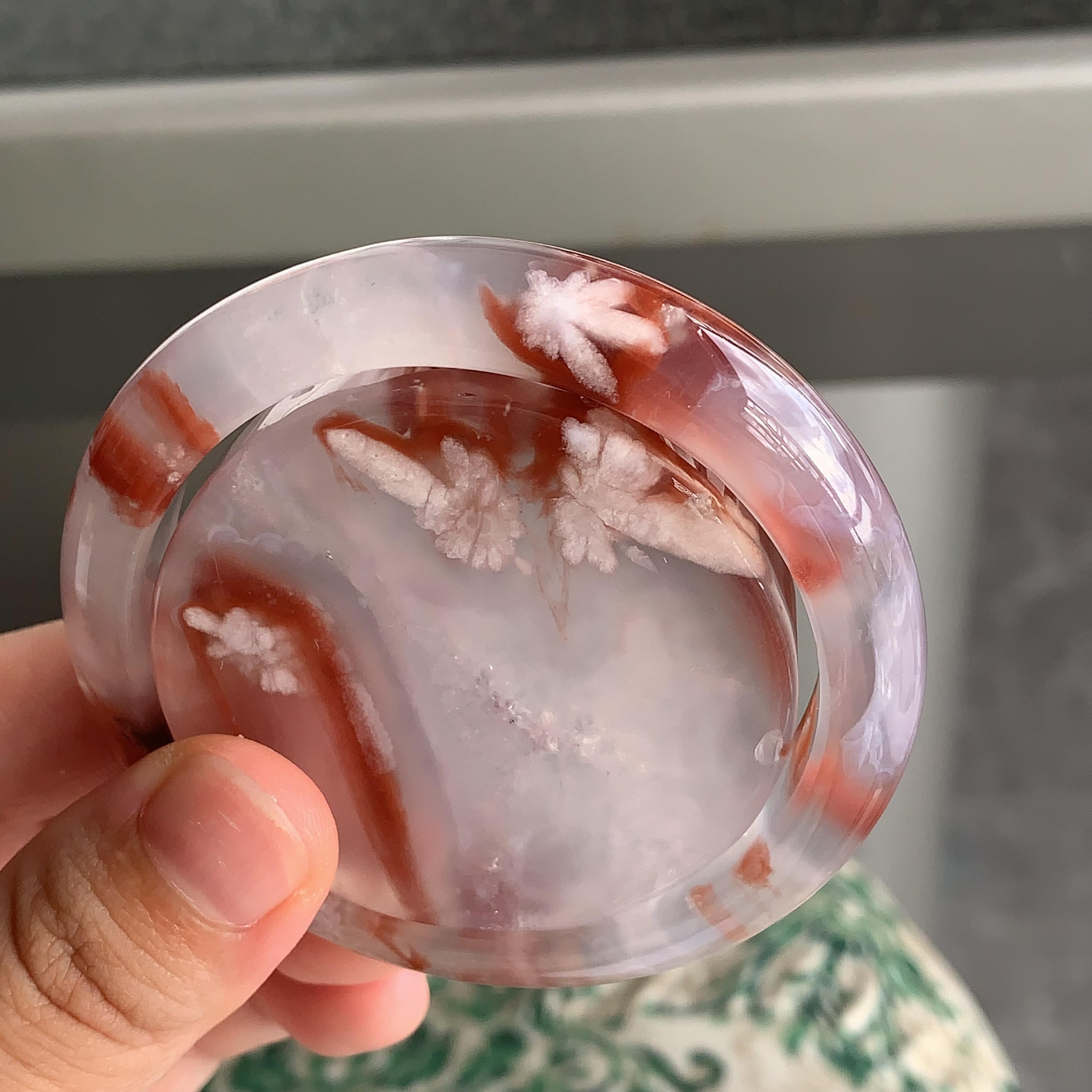 52 | 飘红炸花兔子花樱花玛瑙手镯正圈荧光，一处较大修一处夹层