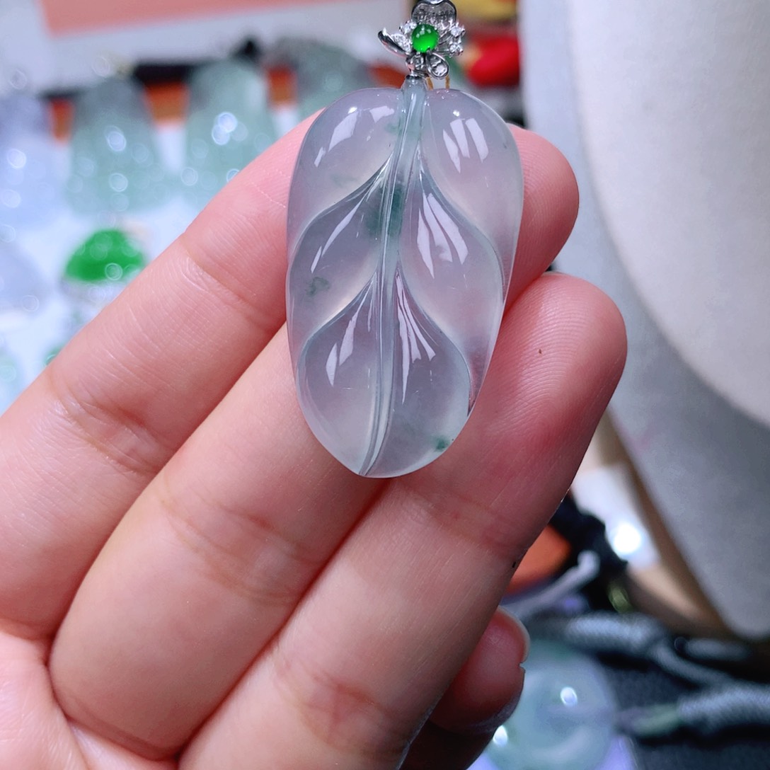 颈饰18K金镶嵌翡翠叶子