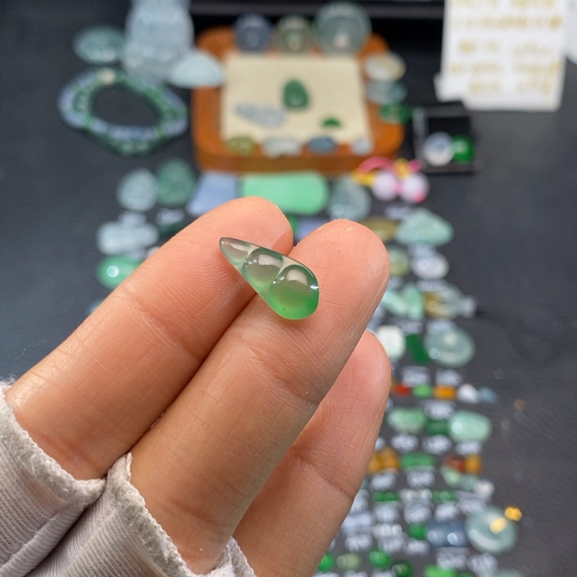 【闪购商品】翡翠挂件未镶嵌豆子