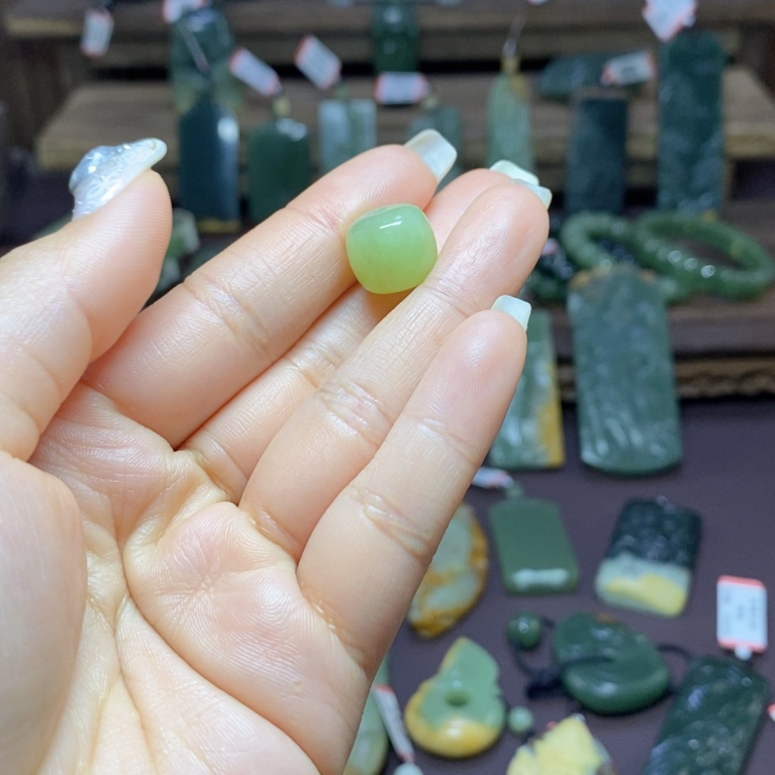 岫岩老玉（透闪石质玉）颈饰未镶嵌碰*车