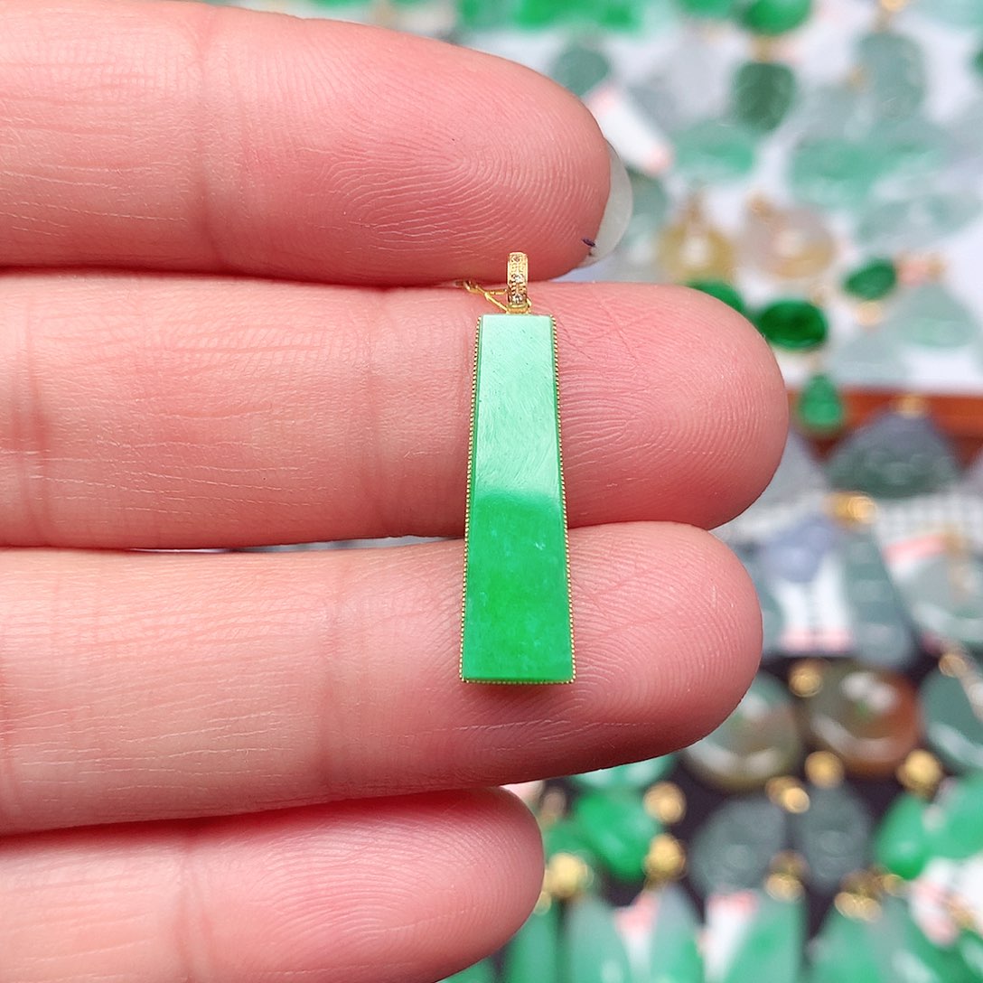 翡翠颈饰18K金镶嵌天然翡翠A货