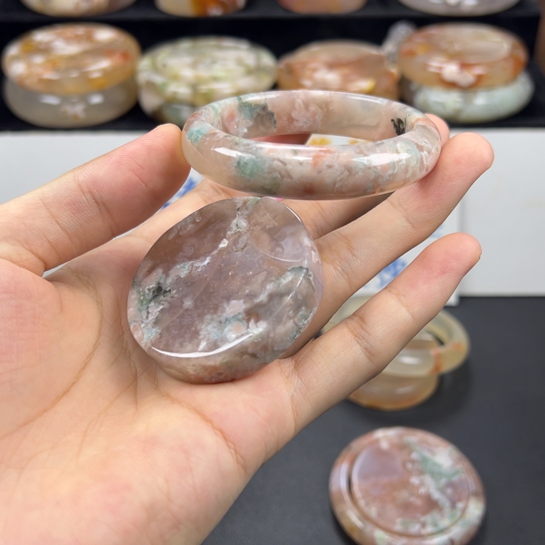 未镶嵌手镯石英质玉