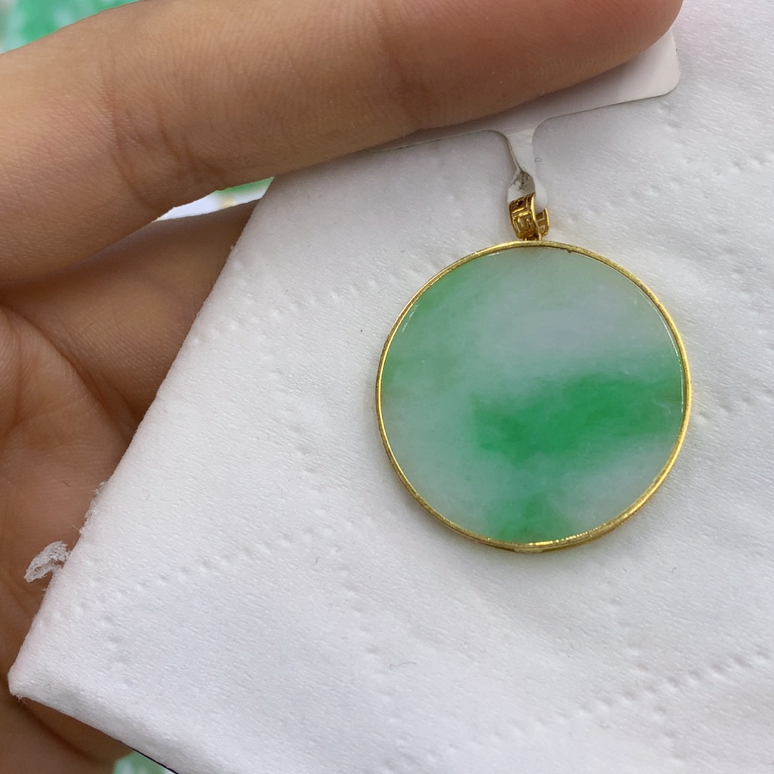 翡翠18K金镶嵌颈饰