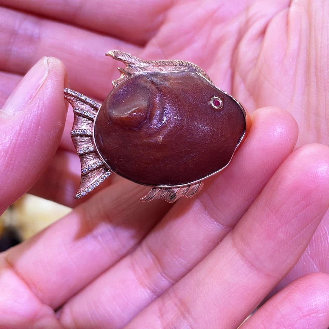 琥珀颈饰18K金镶嵌蜜蜡鱼