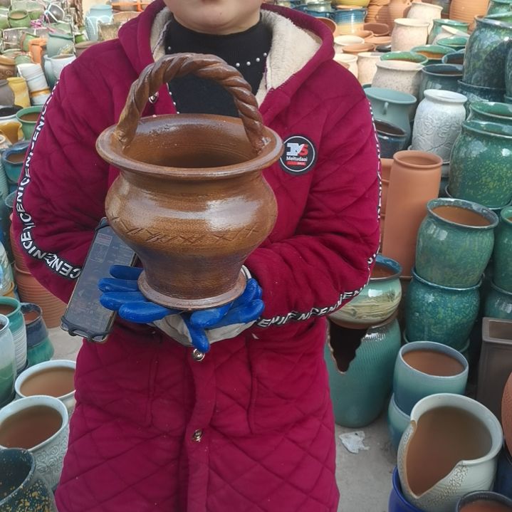 红陶瑕疵一个个盆子
