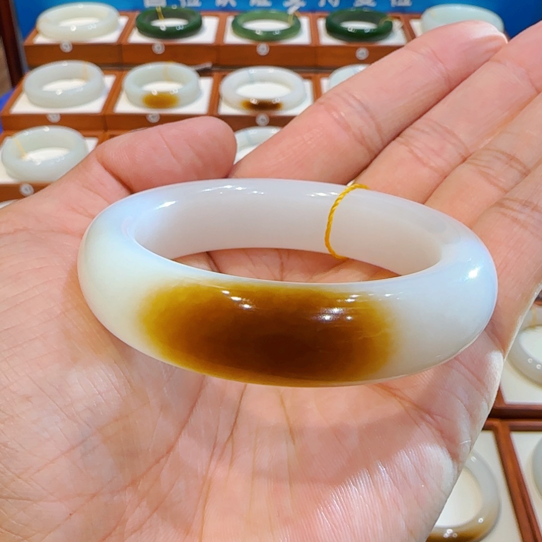 和田玉未镶嵌手镯且末传承级老红糖51 52 53