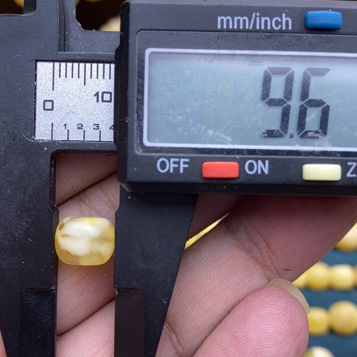 琥珀未镶嵌裸石53号9.6*7.6微瑕