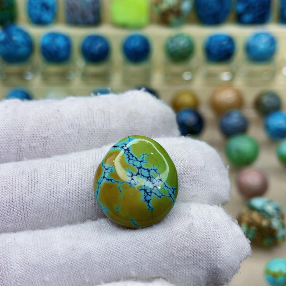 未镶嵌绿松石颈饰