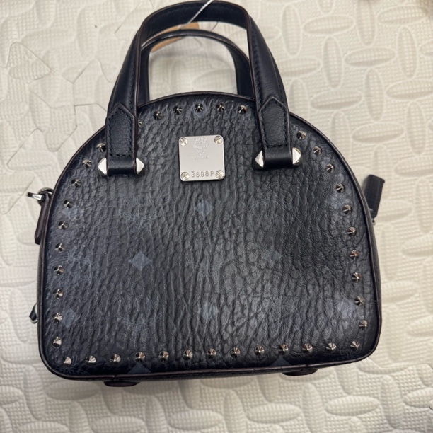 99新 MCM 大麦中古/mcm黑色铆钉贝壳/斜挎包