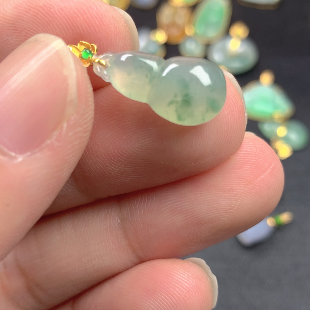 【闪购商品】颈饰18K金镶嵌翡翠翡翠