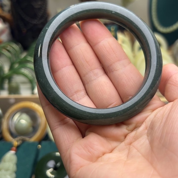 和田玉手镯未镶嵌61.1圈围1435