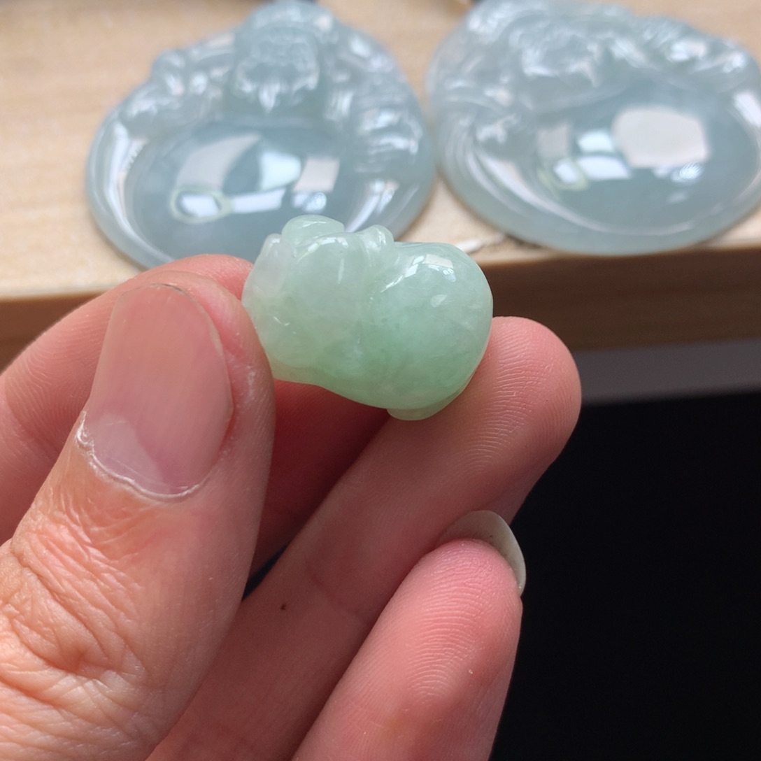 颈饰未镶嵌翡翠吊坠