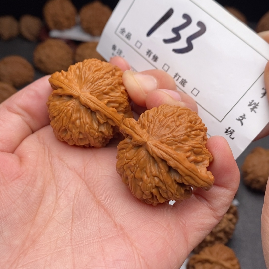 文玩核桃吊坠37白狮子133