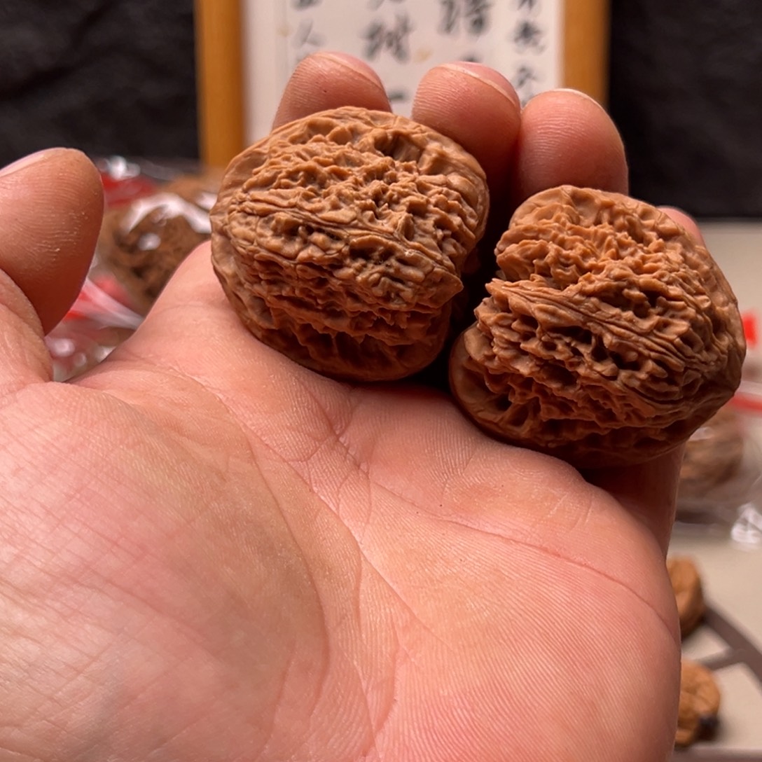 半***生文玩核桃把件南疆39黄点