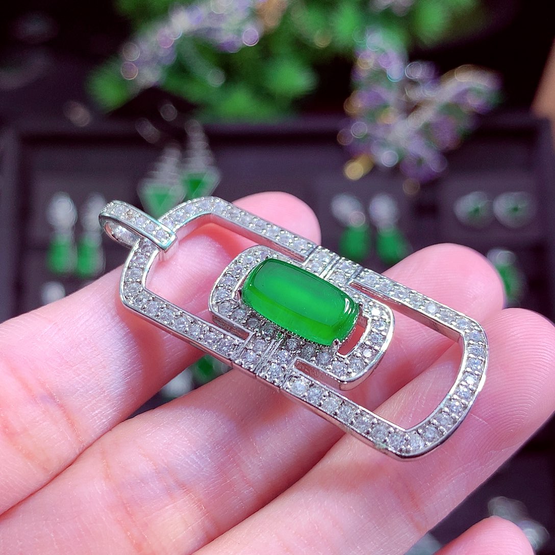 颈饰未镶嵌翡翠天然