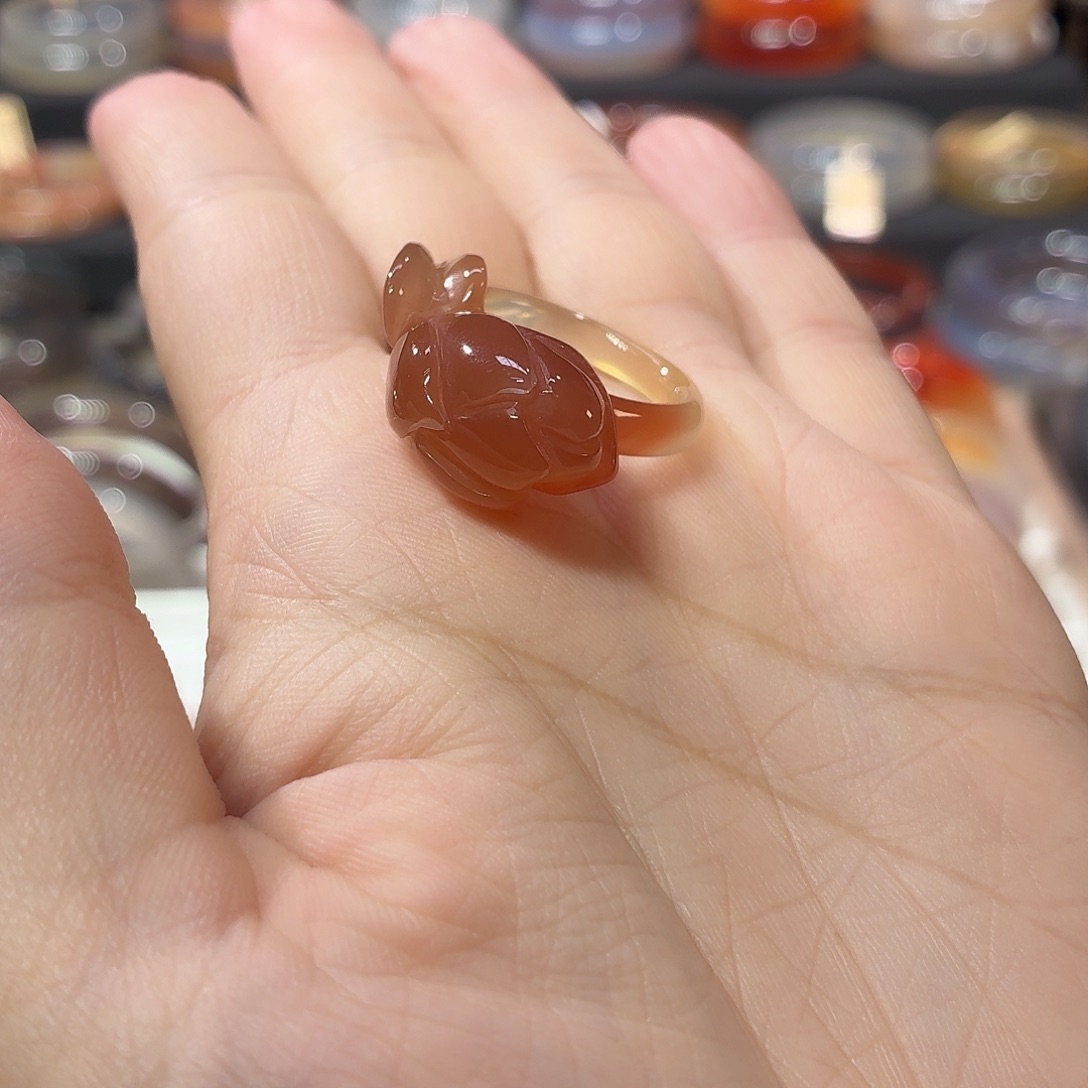 红***女玛瑙/玉髓未镶嵌戒指