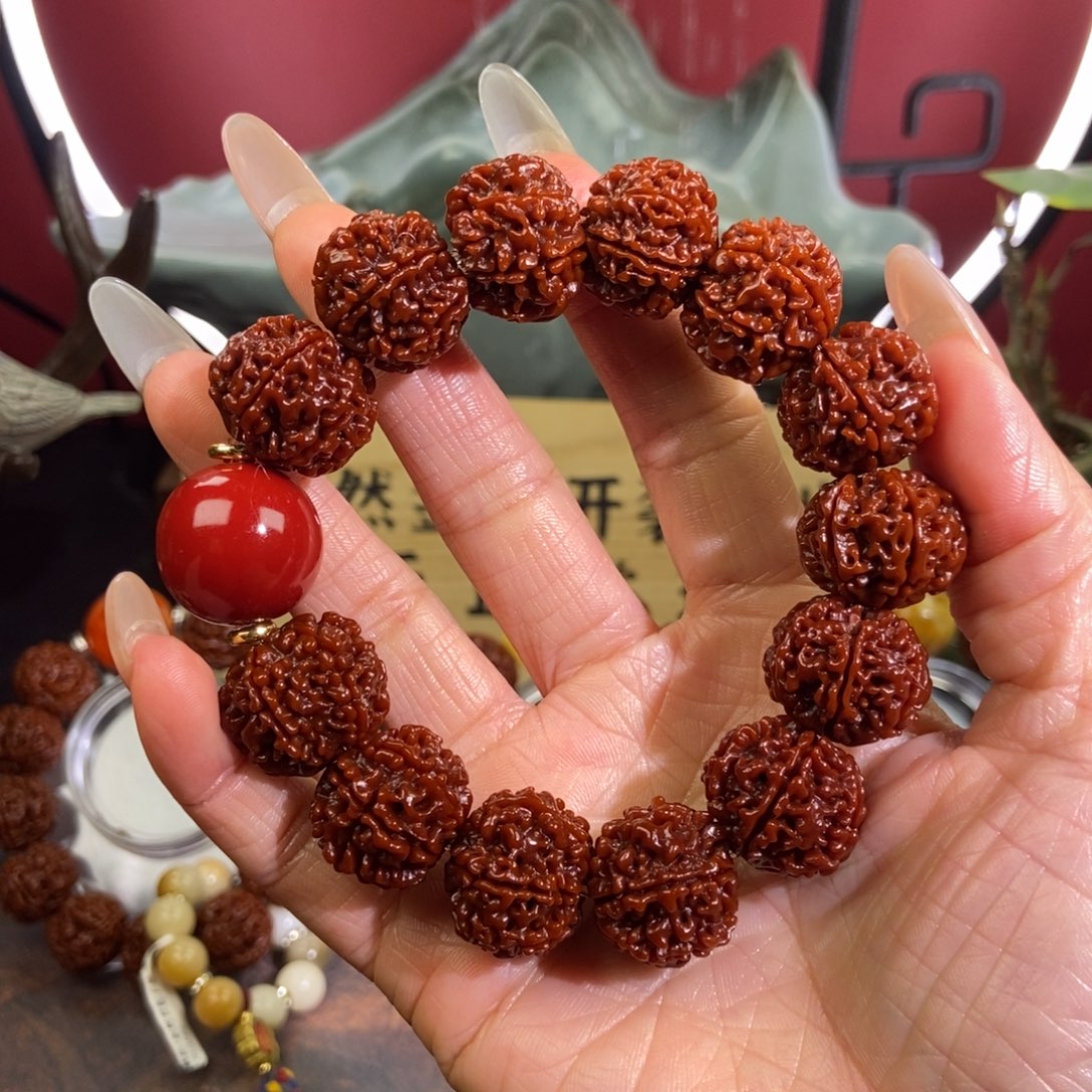 金刚菩提吊坠620红。           