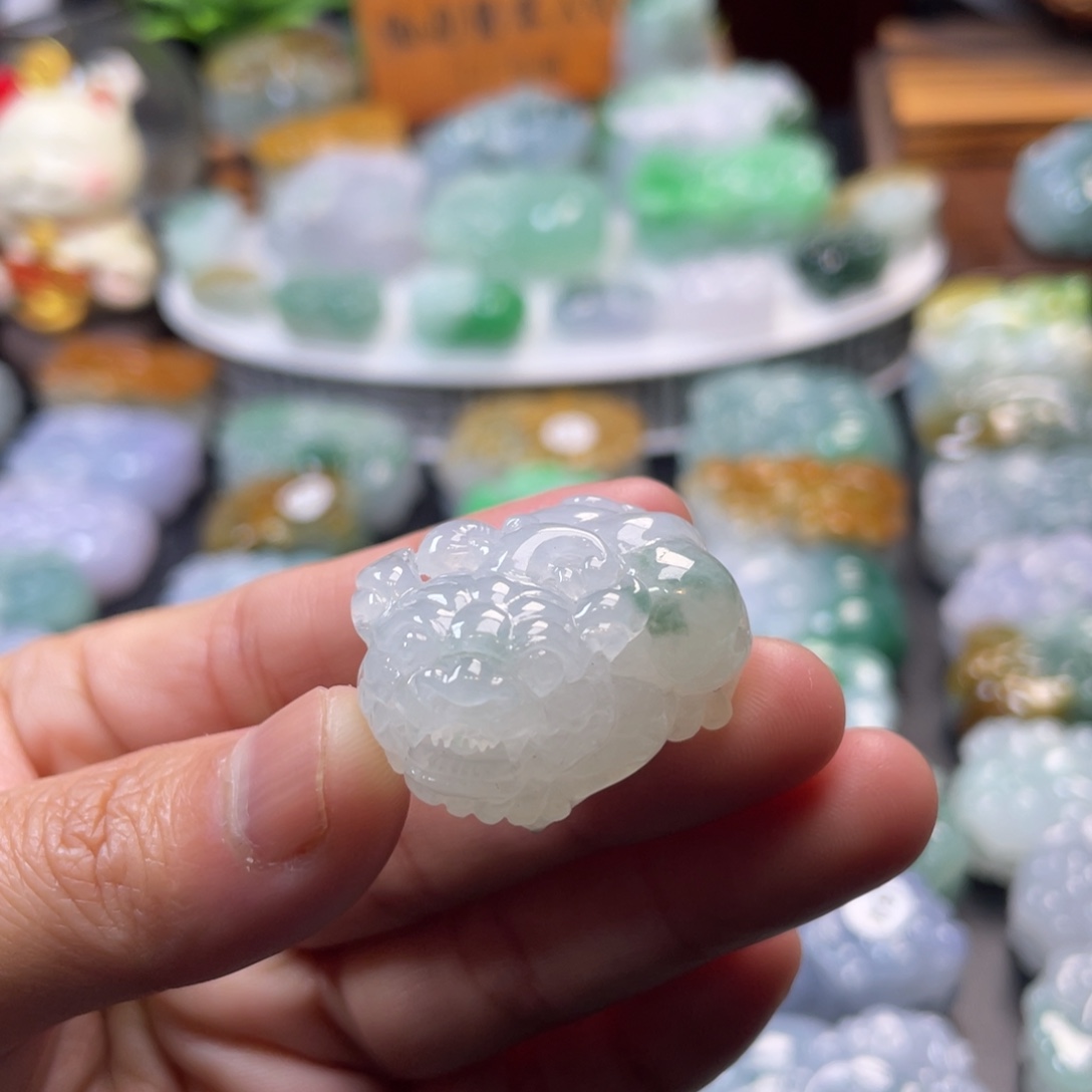 翡翠未镶嵌颈饰貔貅