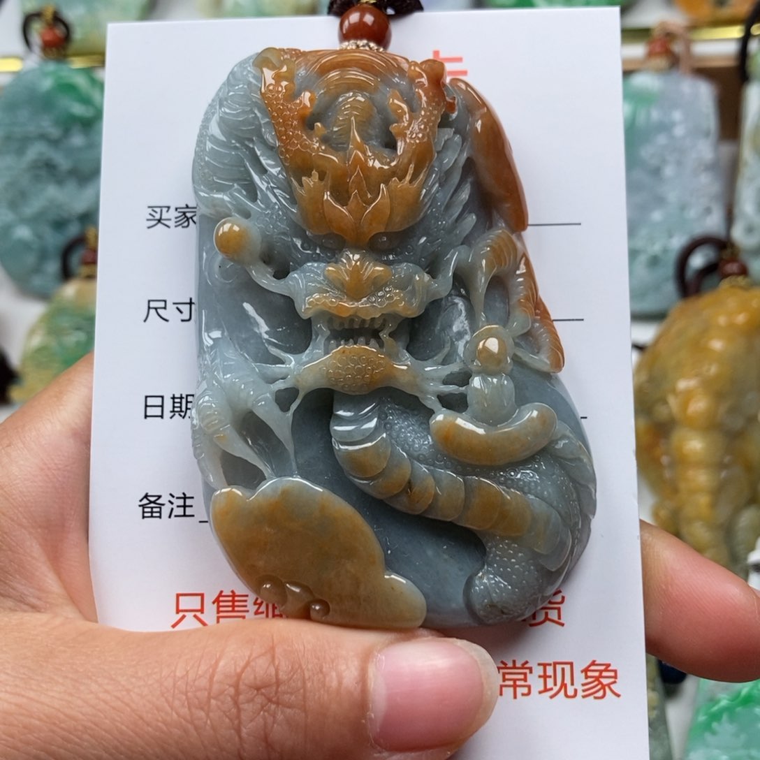 翡翠颈饰未镶嵌吊坠