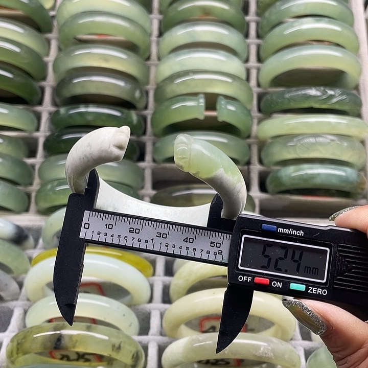 蛇纹石玉未镶嵌手镯404