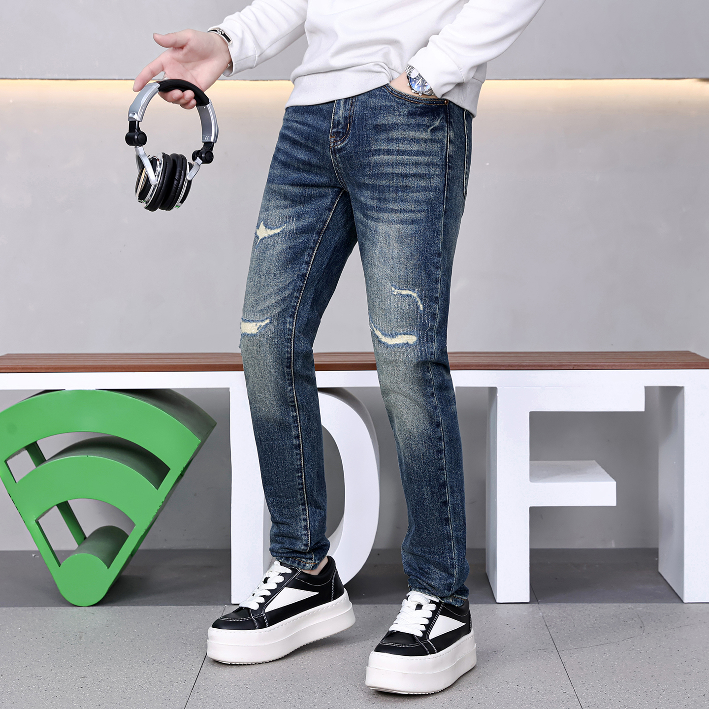 秋冬新款破洞牛仔裤男潮牌修身小脚深蓝弹力潮流休闲长裤子76129