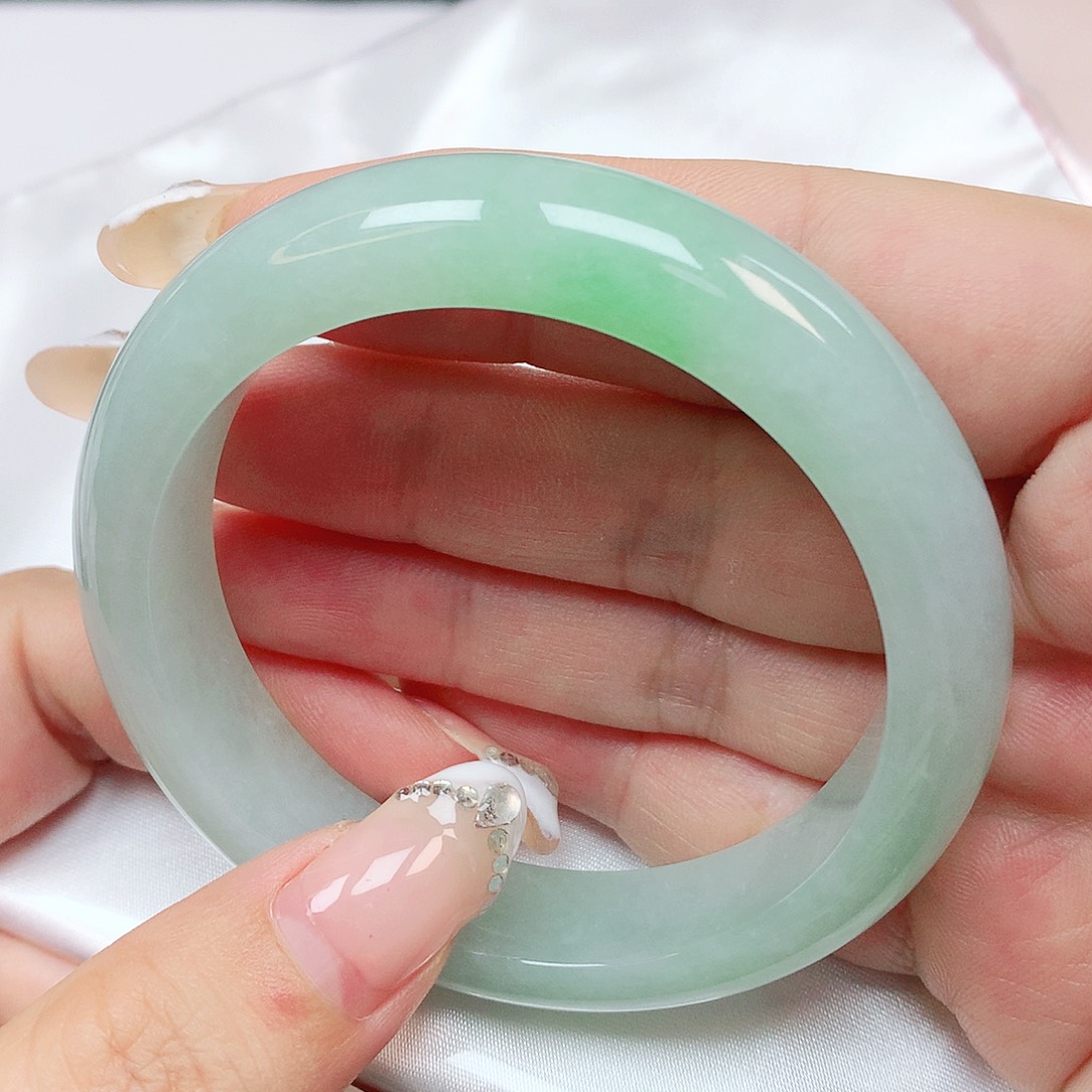 翡翠手镯未镶嵌抖音712