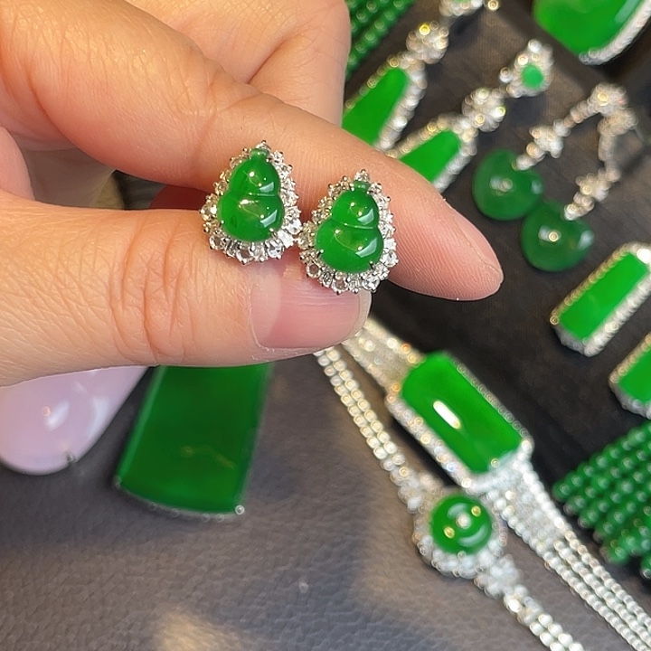 翡翠挂件18K金镶嵌葫芦耳钉