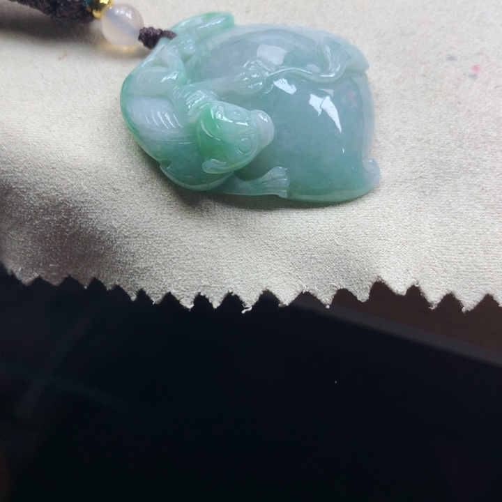 翡翠颈饰未镶嵌吊坠