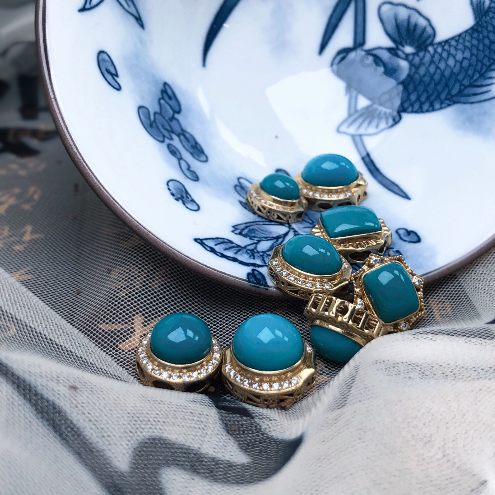 原矿绿松石18k金镶嵌金备云1个吊坠尺寸：宽11长12mm