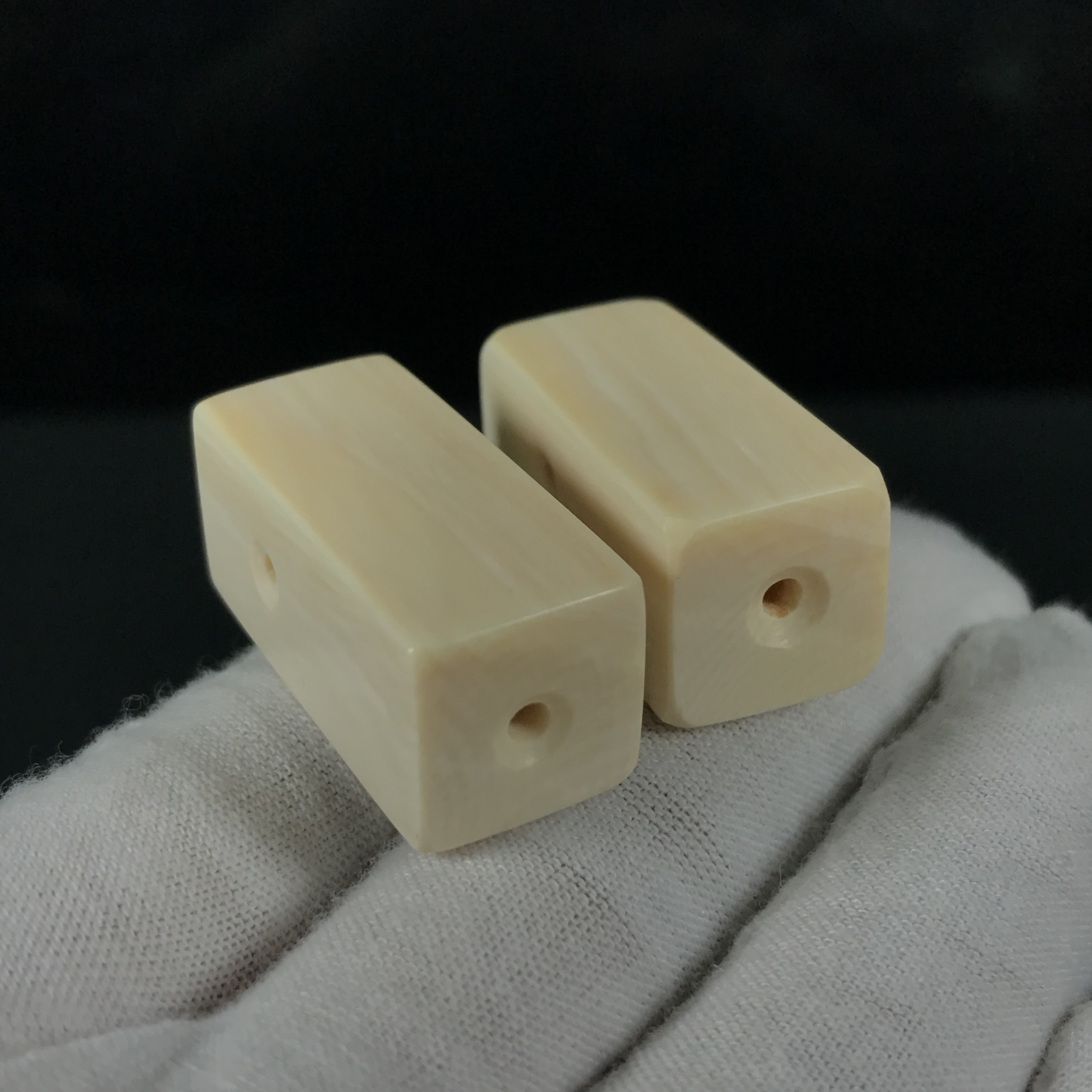 A1638  猛犸牙一字三通（内皮） 约直径13+*高度30mm 单个随机发货