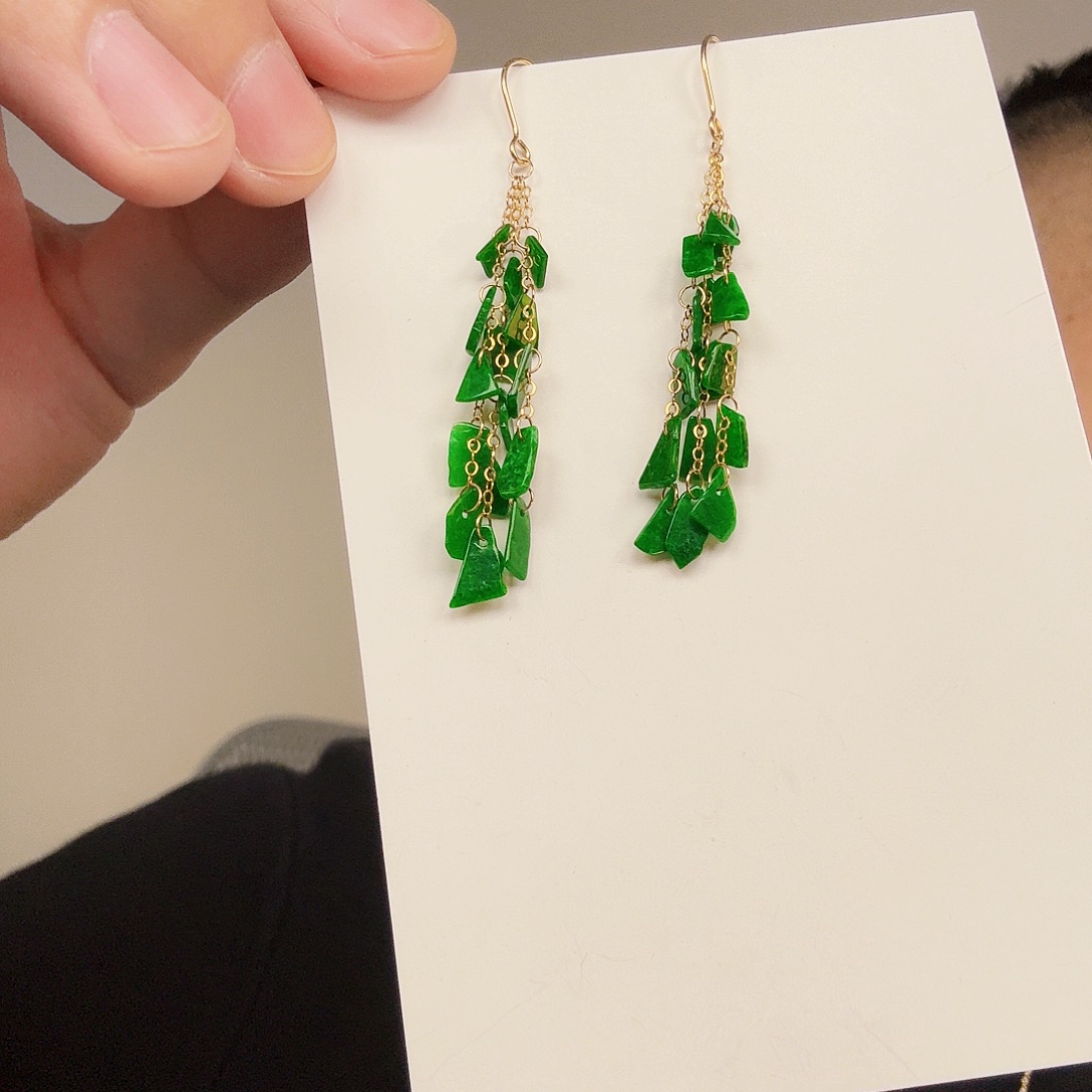 翡翠未镶嵌颈饰一对