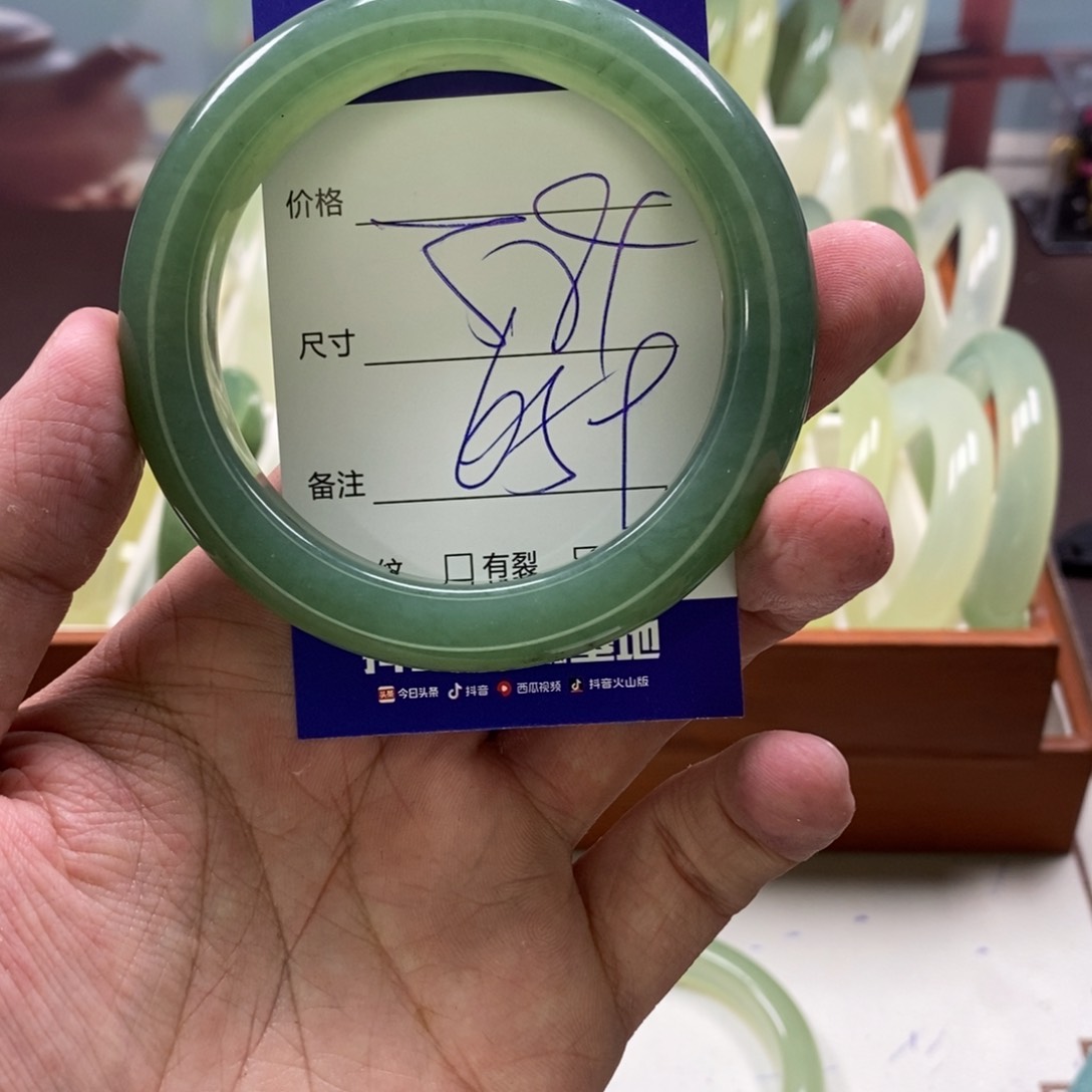 蛇纹石玉手镯未镶嵌