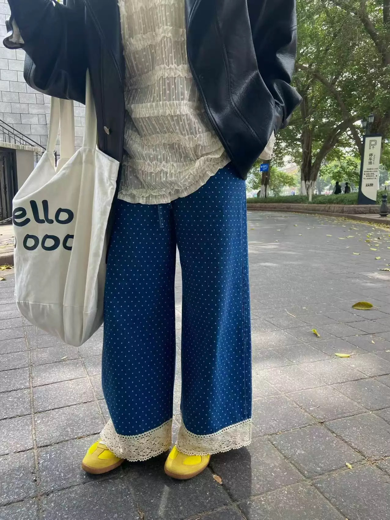 2025春季新款韩版女装时尚百搭宽松显瘦设计感蕾丝拼接牛仔裤女
