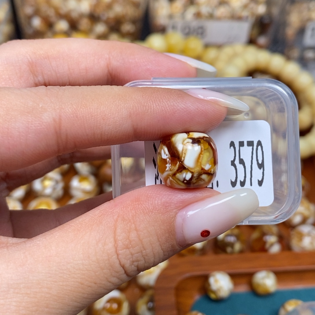 蜜蜡未镶嵌珠宝奇石3579