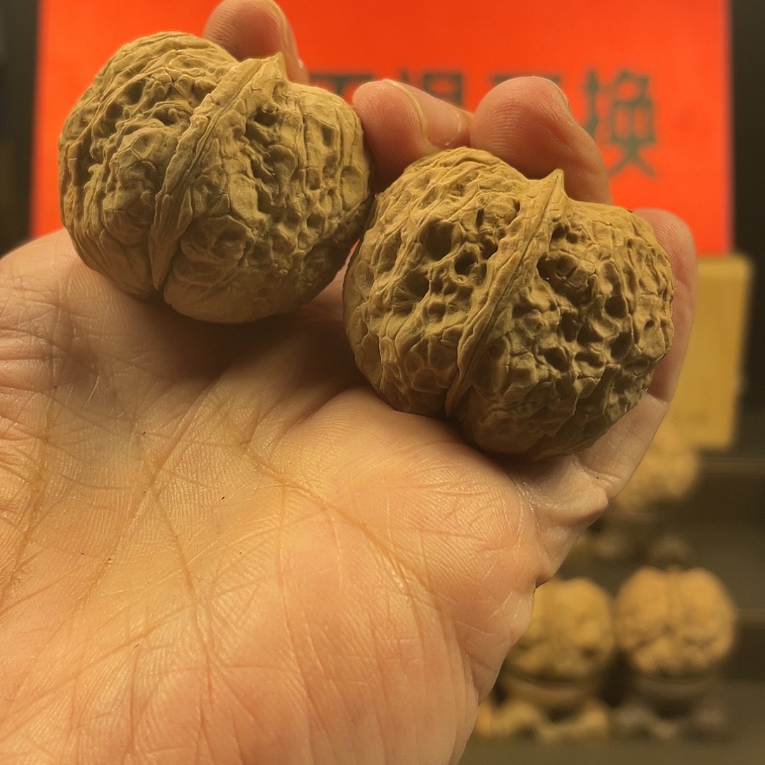 文玩核桃把件金锭子