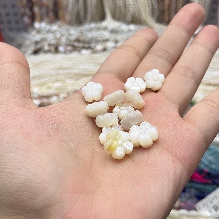 未镶嵌玛瑙/玉髓珠宝半成品3个11-13mm左右白蝶贝雕刻花