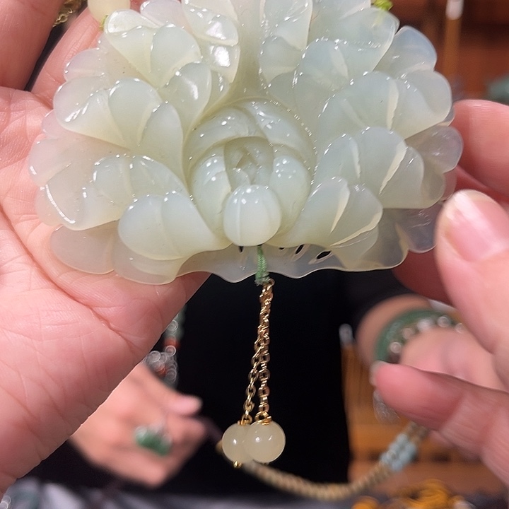 颈饰未镶嵌和田玉（糖玉）