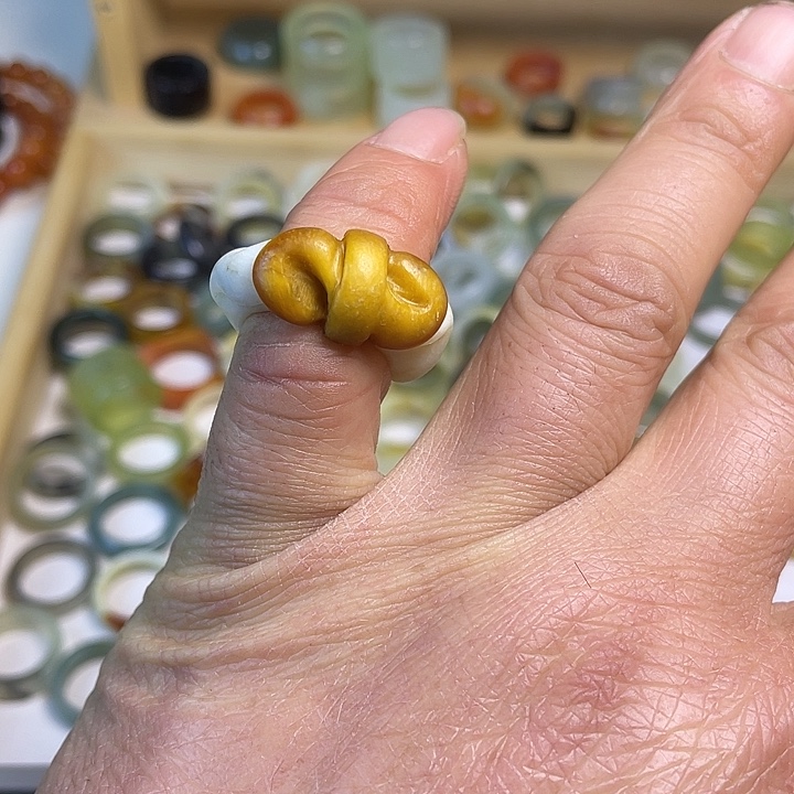 蛇纹石玉合金戒指16.4