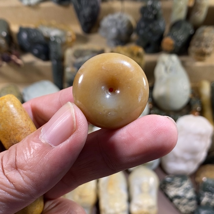 透闪石质玉未镶嵌把件