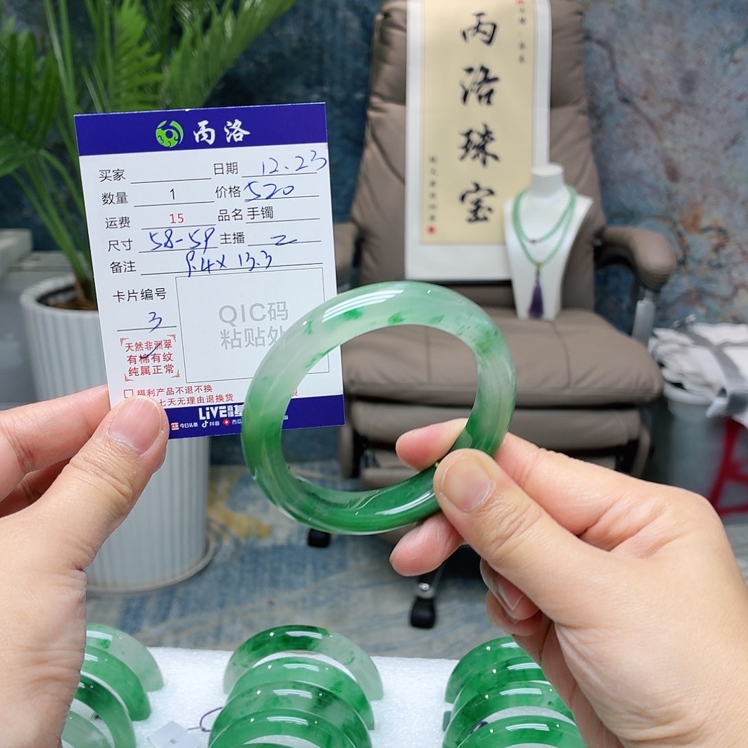 未镶嵌石英质玉手镯✨**✨