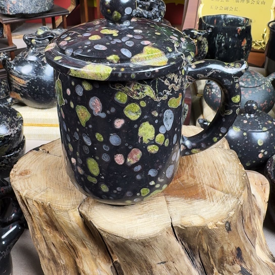 富***傅梅花玉精品茶周边