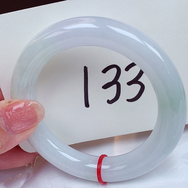 翡翠手镯未镶嵌翡翠