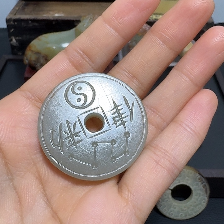 ****坤和田玉未镶嵌颈饰