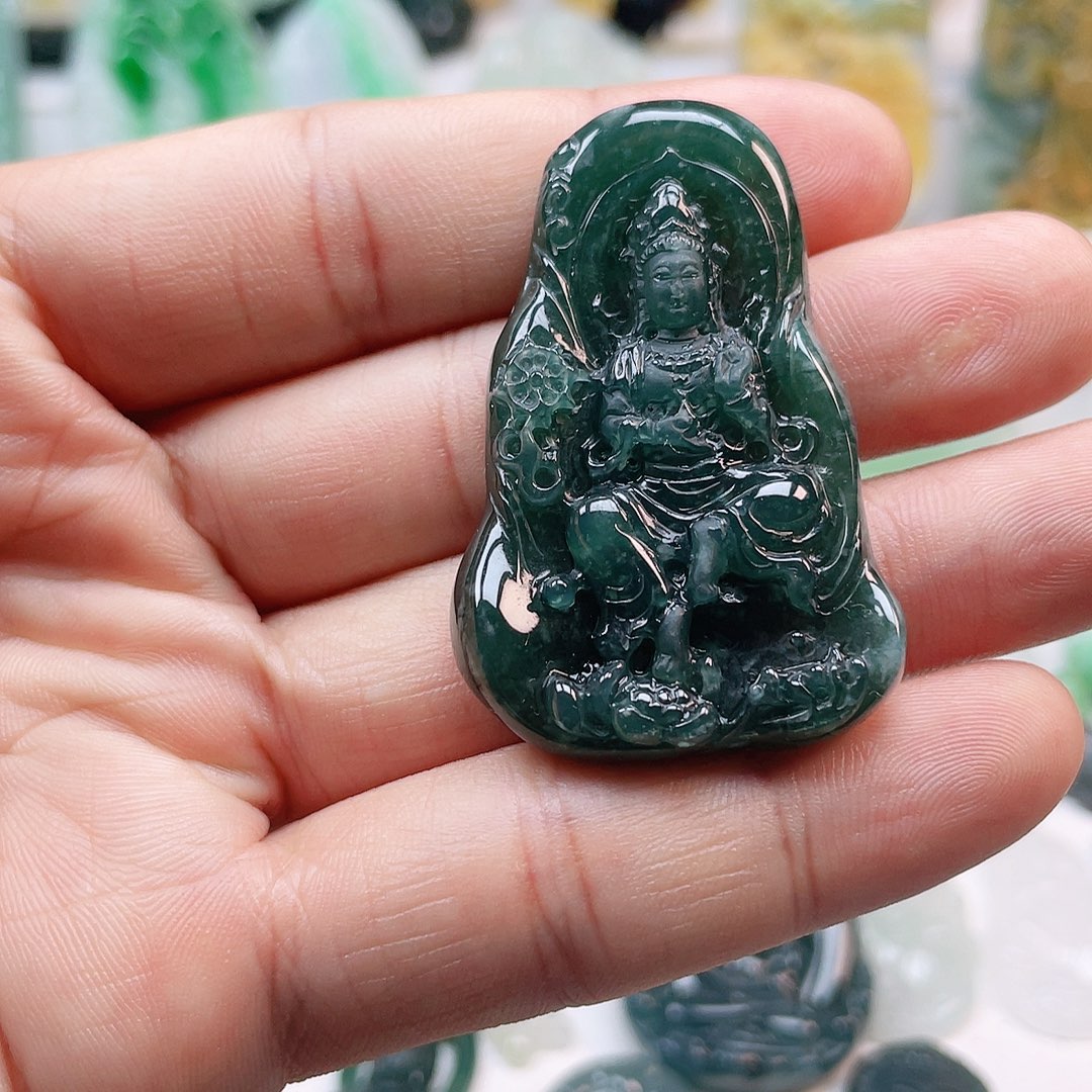 翡翠颈饰未镶嵌观音