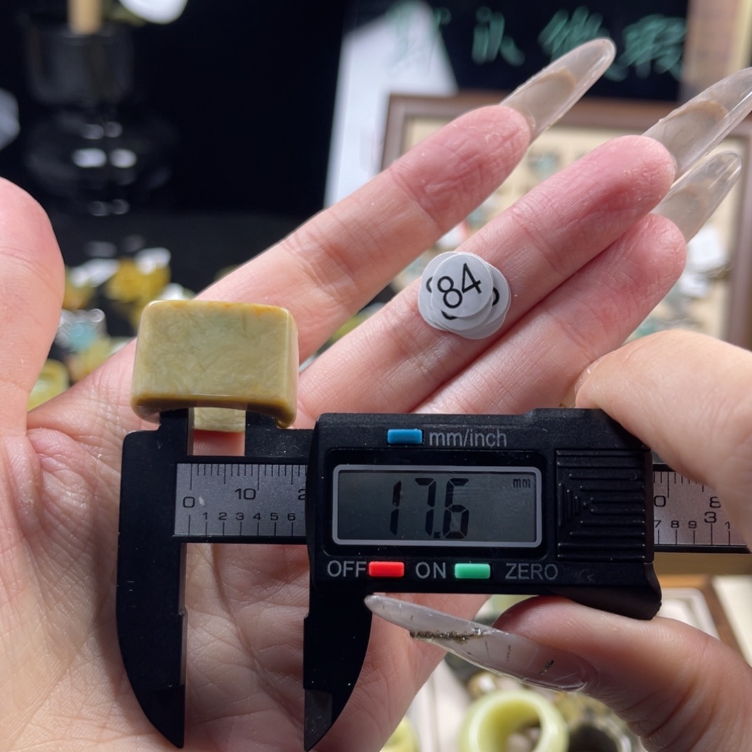 蛇纹石玉未镶嵌戒指