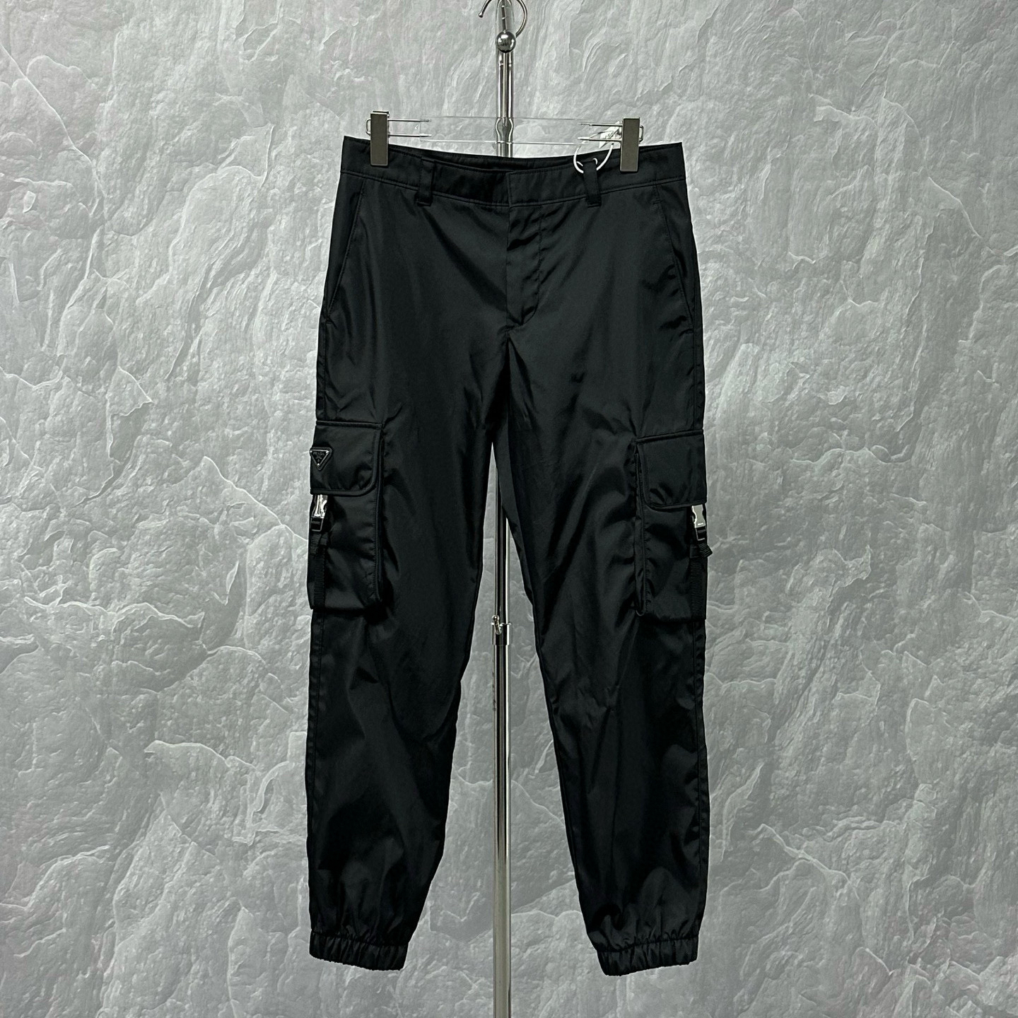 99新 Prada/普拉达 三角钢标休闲工装长裤46码 D15849