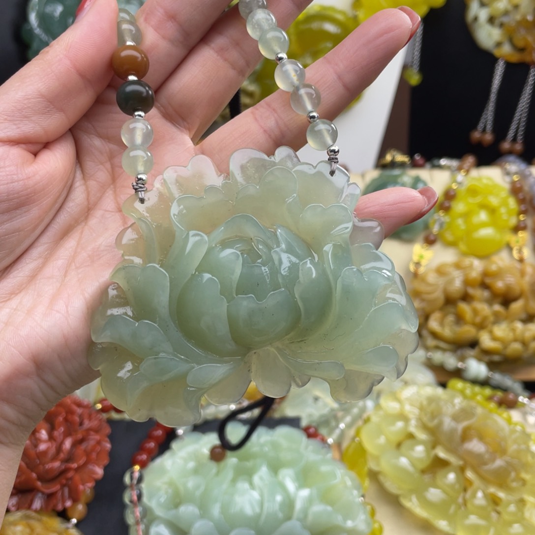 未镶嵌蛇纹石玉颈饰